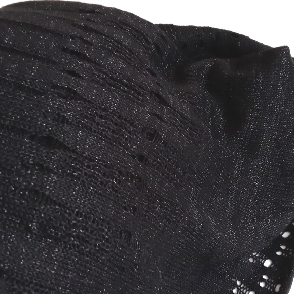 Beautiful Large Black Light Shimmery Knit Shawl w Metallic Threading Threading - Picture 16 of 16